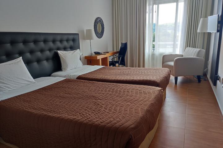 Room 11 of 28