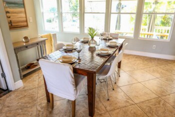 Dining 12 of 45