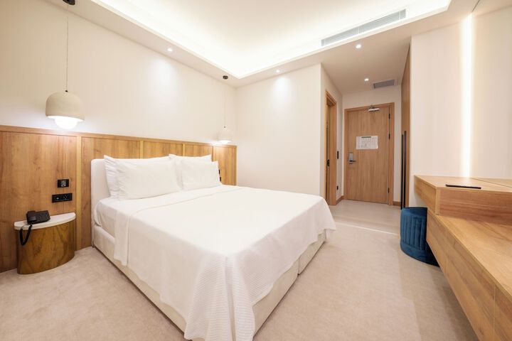 Room 19 of 37