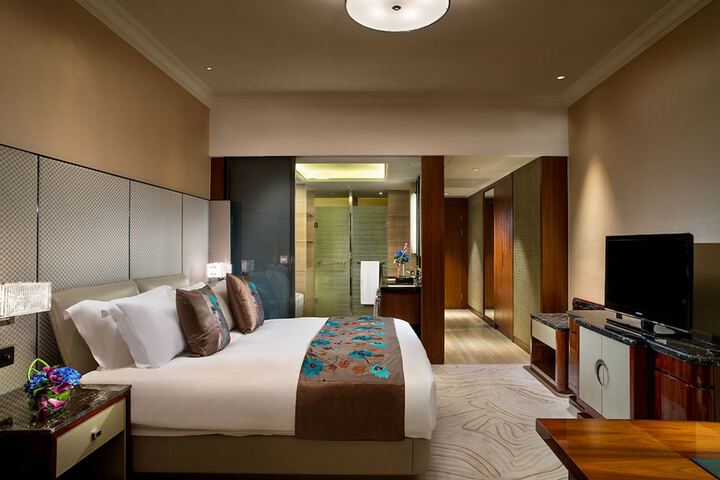 Room 3 of 99