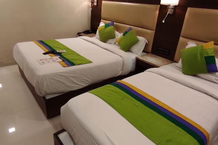 Room 7 of 14
