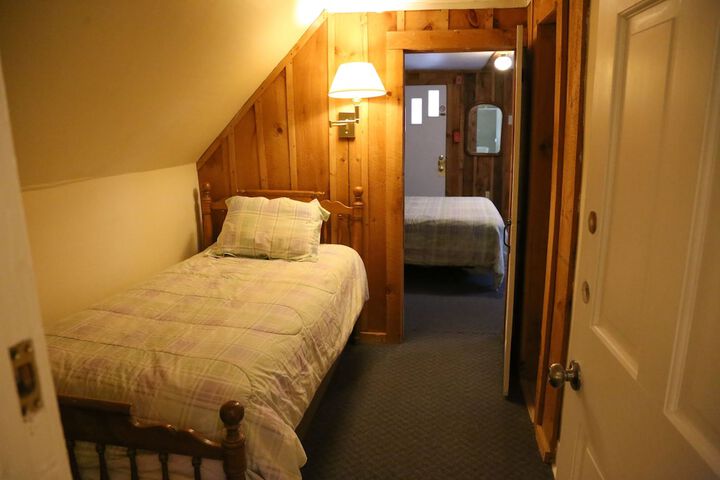 Room 44 of 165
