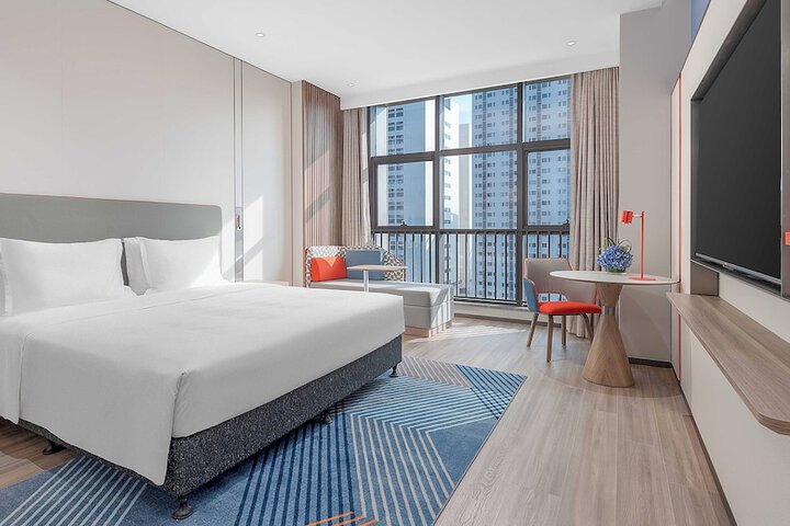 Room 27 of 46