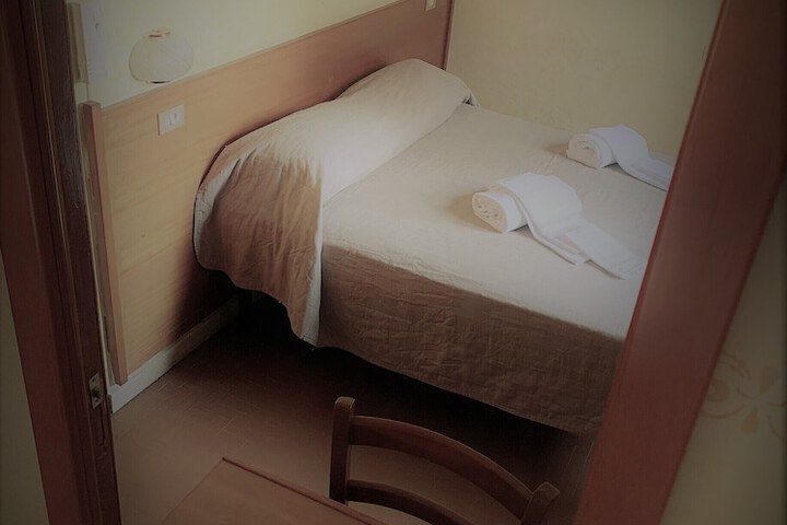Room 12 of 35