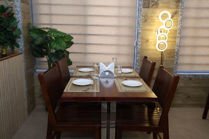 Dining 13 of 16