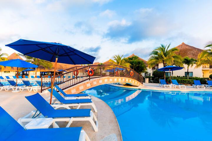Pools & Facilities