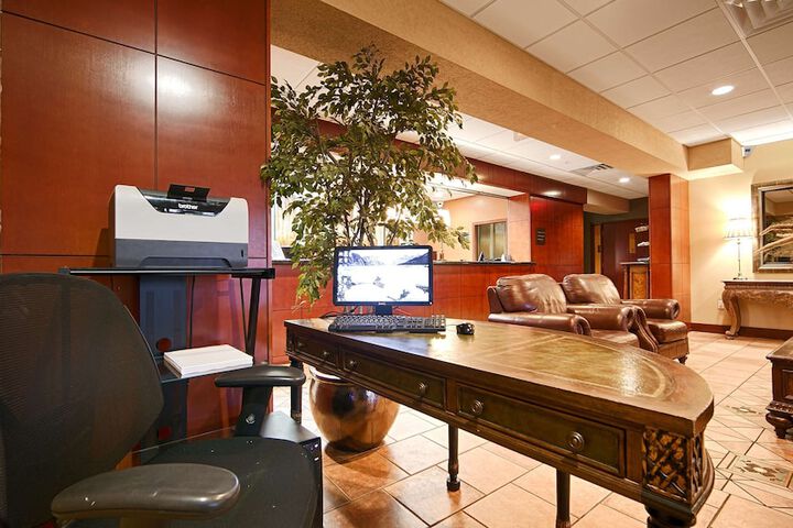 Business Center 44 of 48