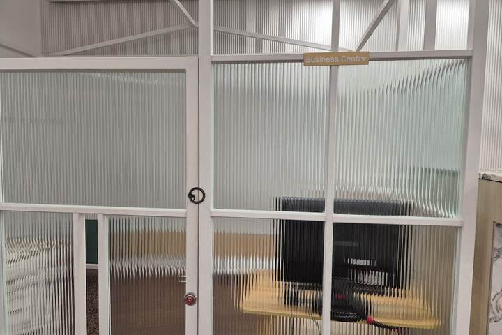 Business Center 28 of 31