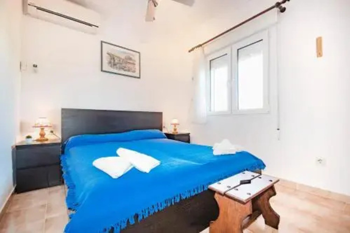 Room 2 of 11