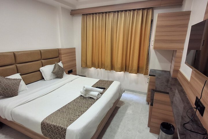 Room 17 of 33