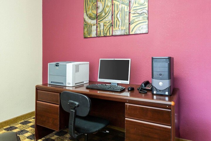 Business Center 22 of 25