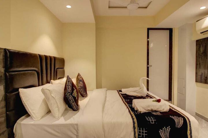 Room 27 of 49