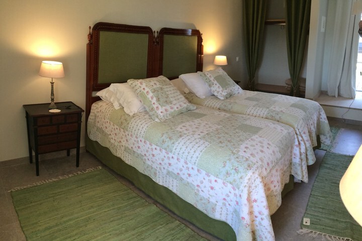 Room 10 of 34