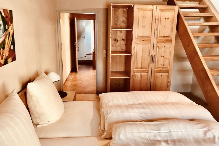 Room 9 of 85