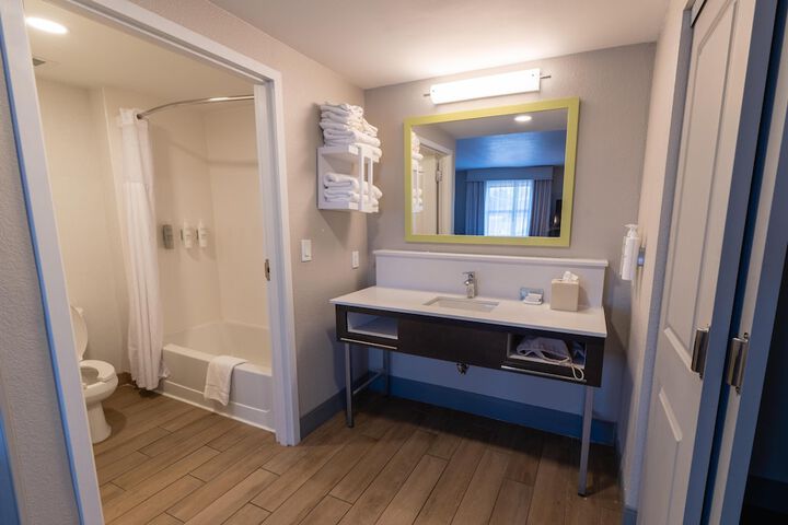 Room 35 of 60