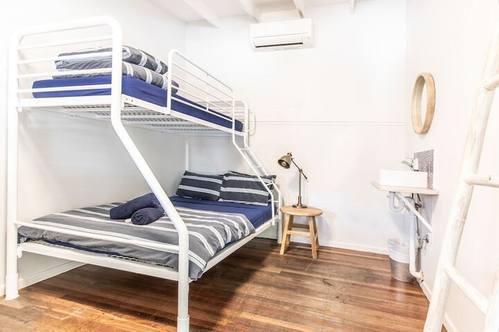 Room 21 of 43