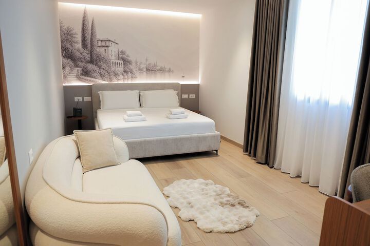 Room 105 of 198