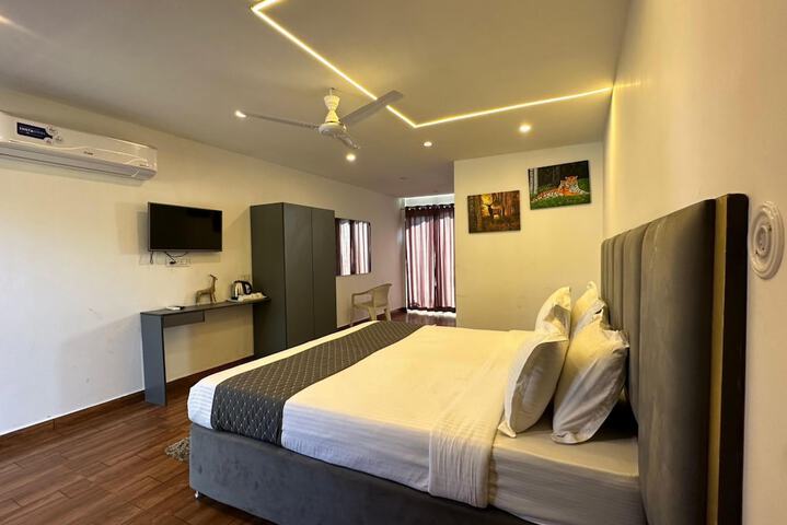Room 6 of 94
