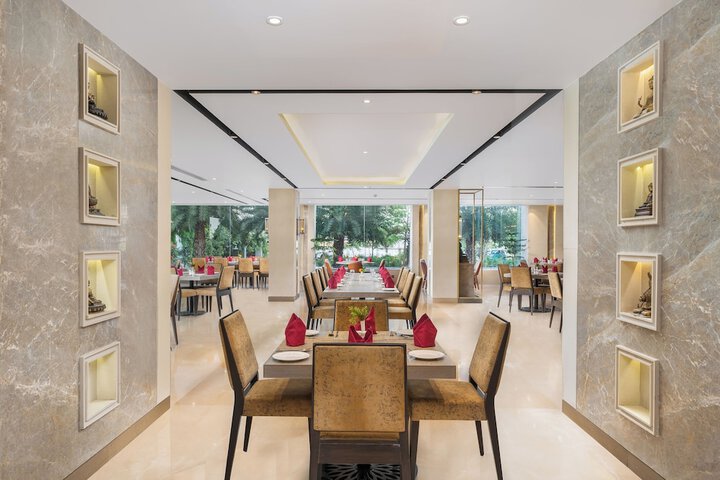 Dining 46 of 70