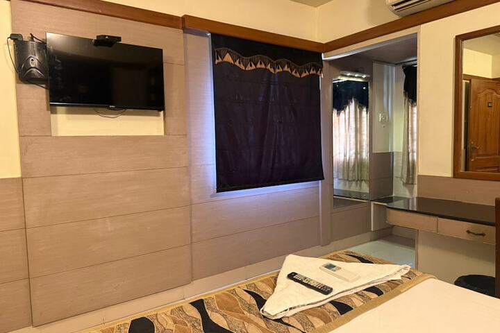 Room 6 of 14