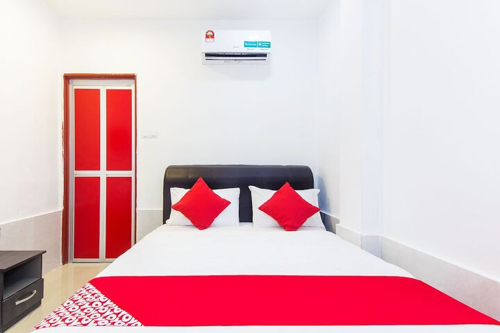 Room 8 of 32