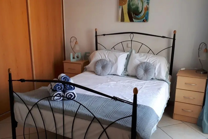Room 2 of 17