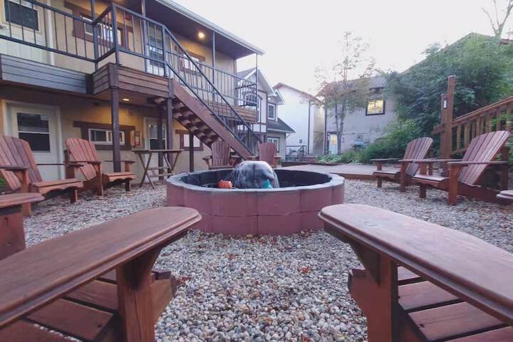 Hotel Exterior 16 of 23