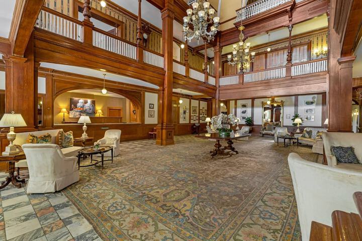 Entrance & Lobby