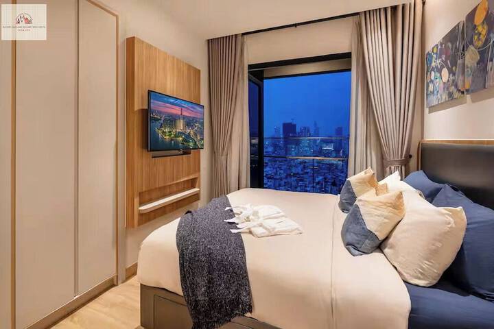Room 2 of 100