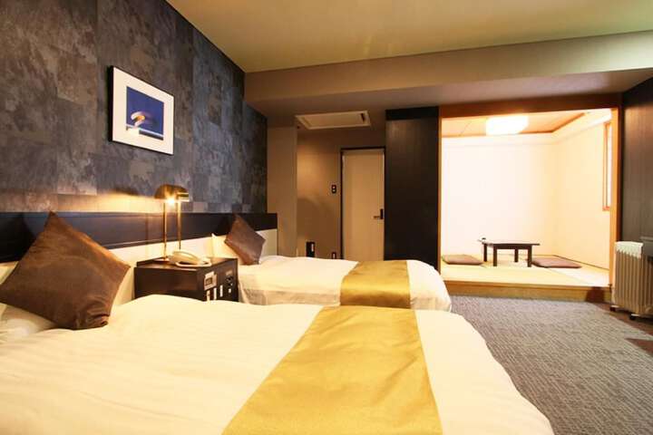 Room 10 of 25