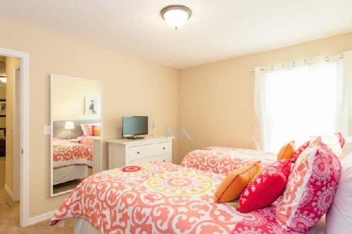 Room 10 of 19