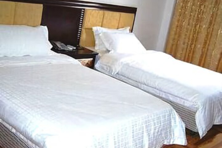 Room 3 of 8