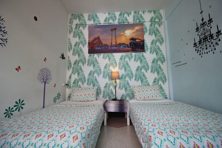 Room 25 of 210