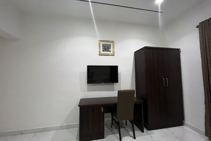 Room 41 of 100