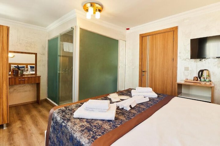 Room 6 of 28
