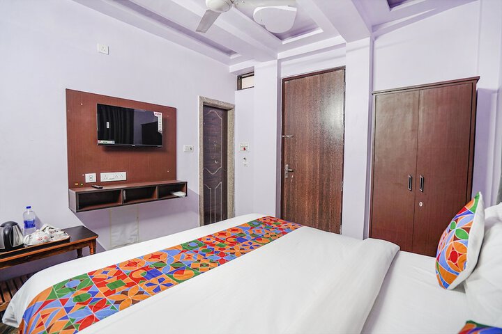 Room 10 of 28