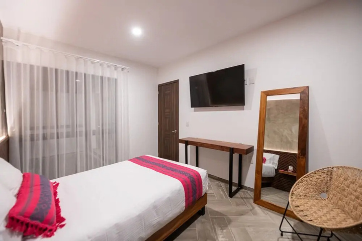 Room 6 of 25