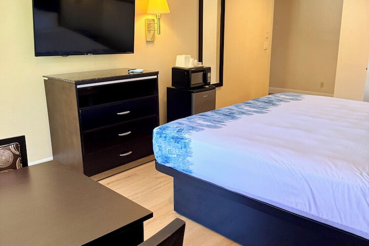 Room 4 of 19