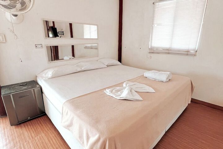 Room 10 of 18