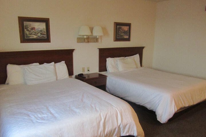 Classic 2 Queen Beds (4 of 11)