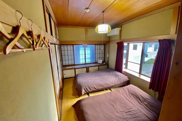 Room 7 of 33