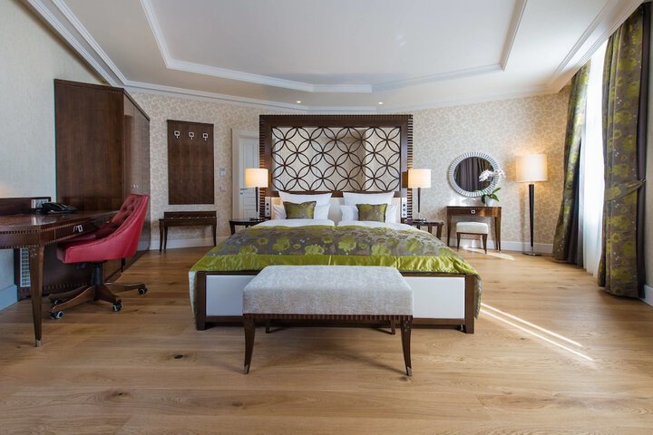 Room 4 of 40