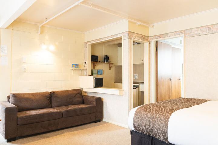 Room 9 of 34