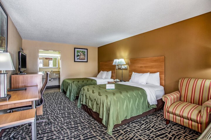 2 Double Beds (8 of 11)