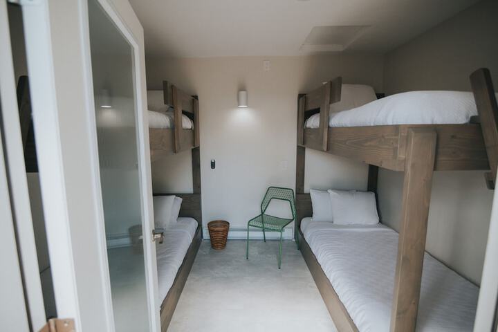 Room 8 of 33