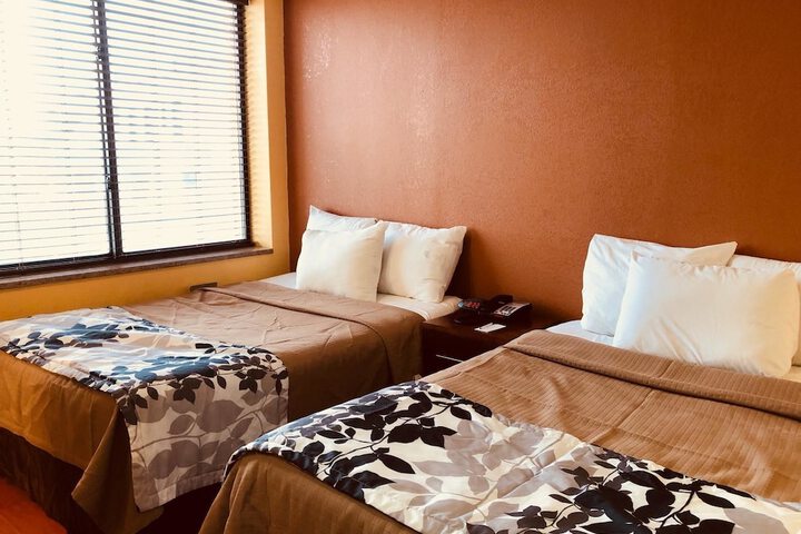 2 Double Beds (10 of 12)