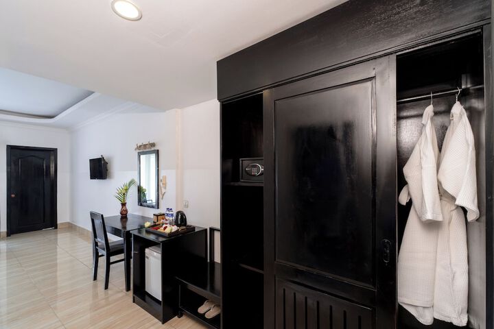 Room 12 of 65