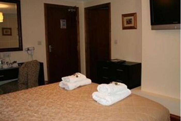 Room 2 of 6