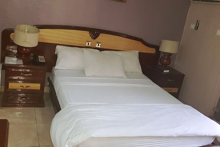 Room 25 of 47