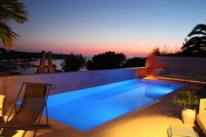 Pool 33 of 95